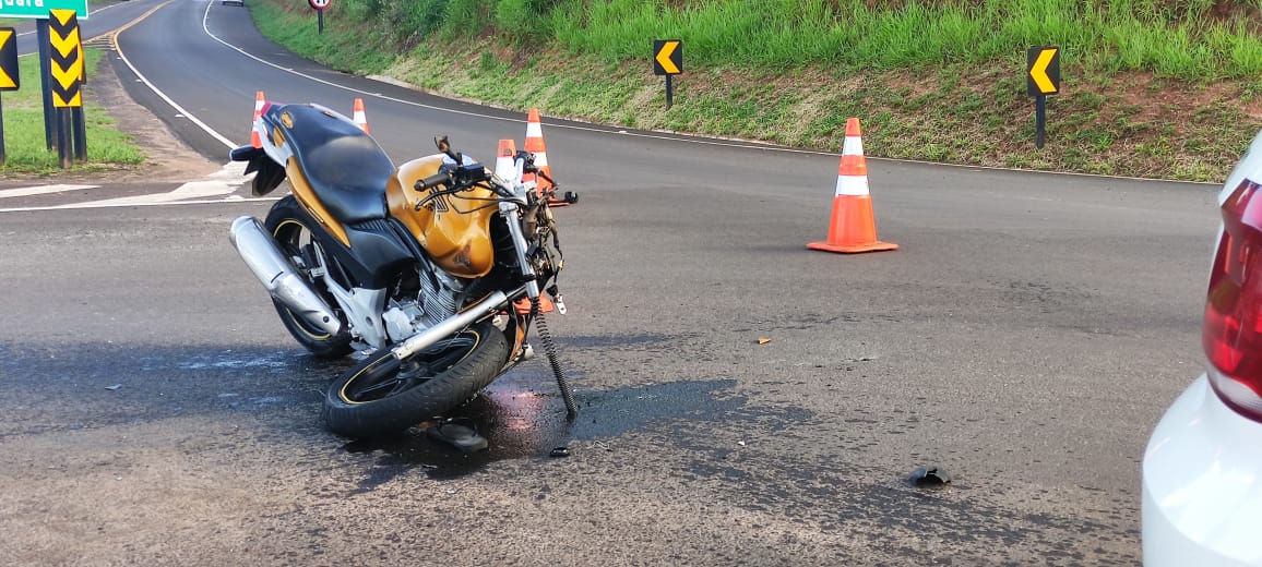 Foto 4 de 4 — Acidente entre BES e Trabiju deixa motociclista ferido